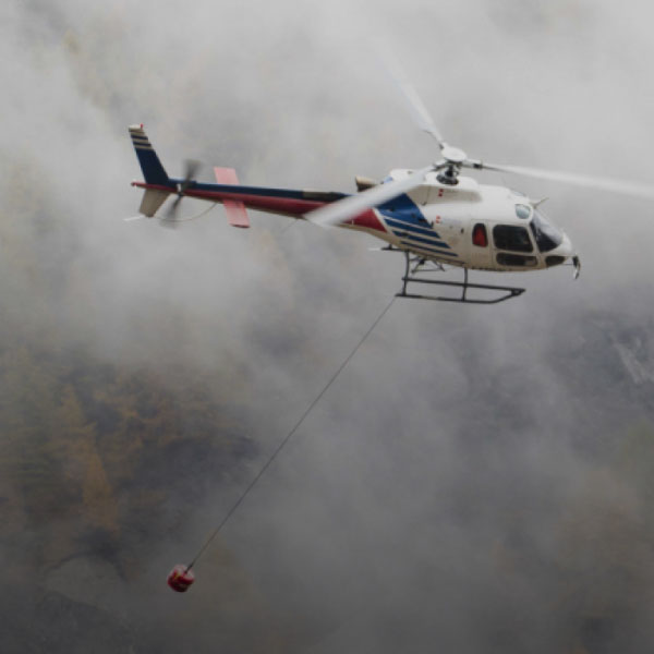 Un helicóptero durante una misión de búsqueda